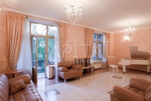 Продается 3-комнатная квартира 140 кв. м в Киеве, ул. Терещенковская