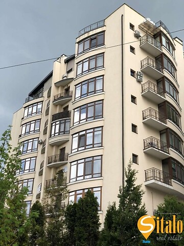 Продается 3-комнатная квартира 155.2 кв. м в Львове, ул. Стуса Василия