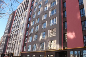 Продається 2-кімнатна квартира 62.5 кв. м у Ірпені, вул. Новооскольська