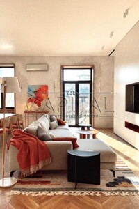 Продается 3-комнатная квартира 105 кв. м в Киеве, пл. Бессарабская