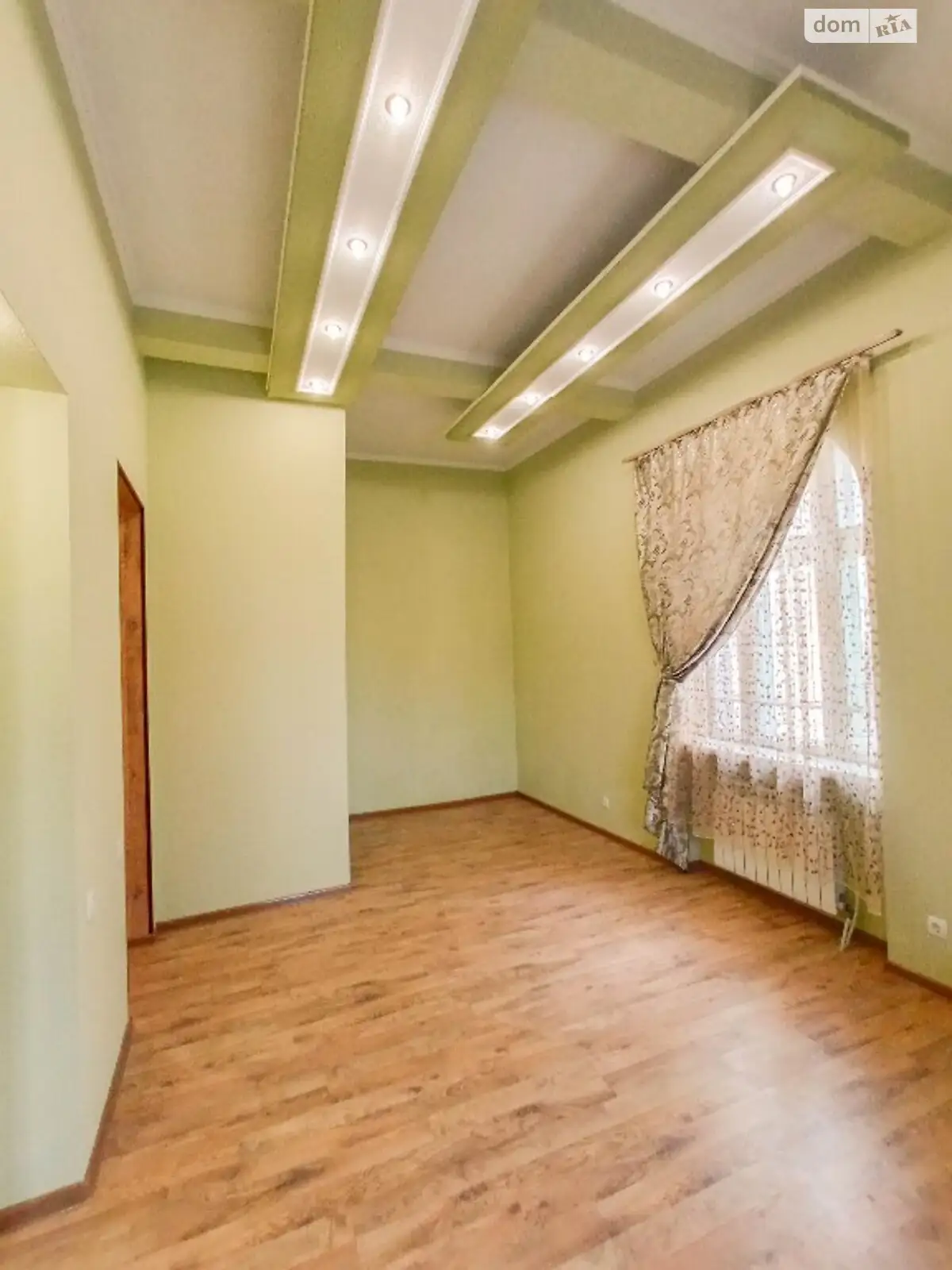 Продается 1-комнатная квартира 31 кв. м в Черновцах, цена: 29000 $