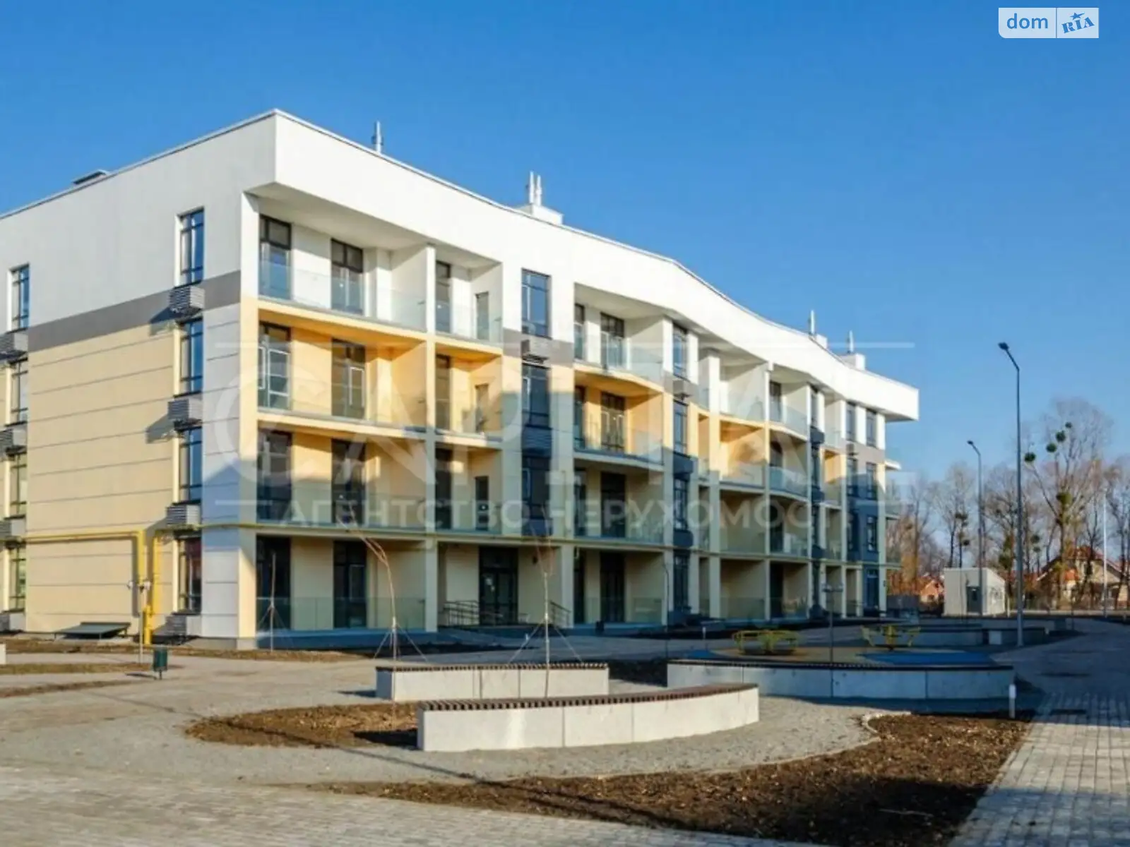 Продается 3-комнатная квартира 81 кв. м в Киеве, ул. Богатырская, 32