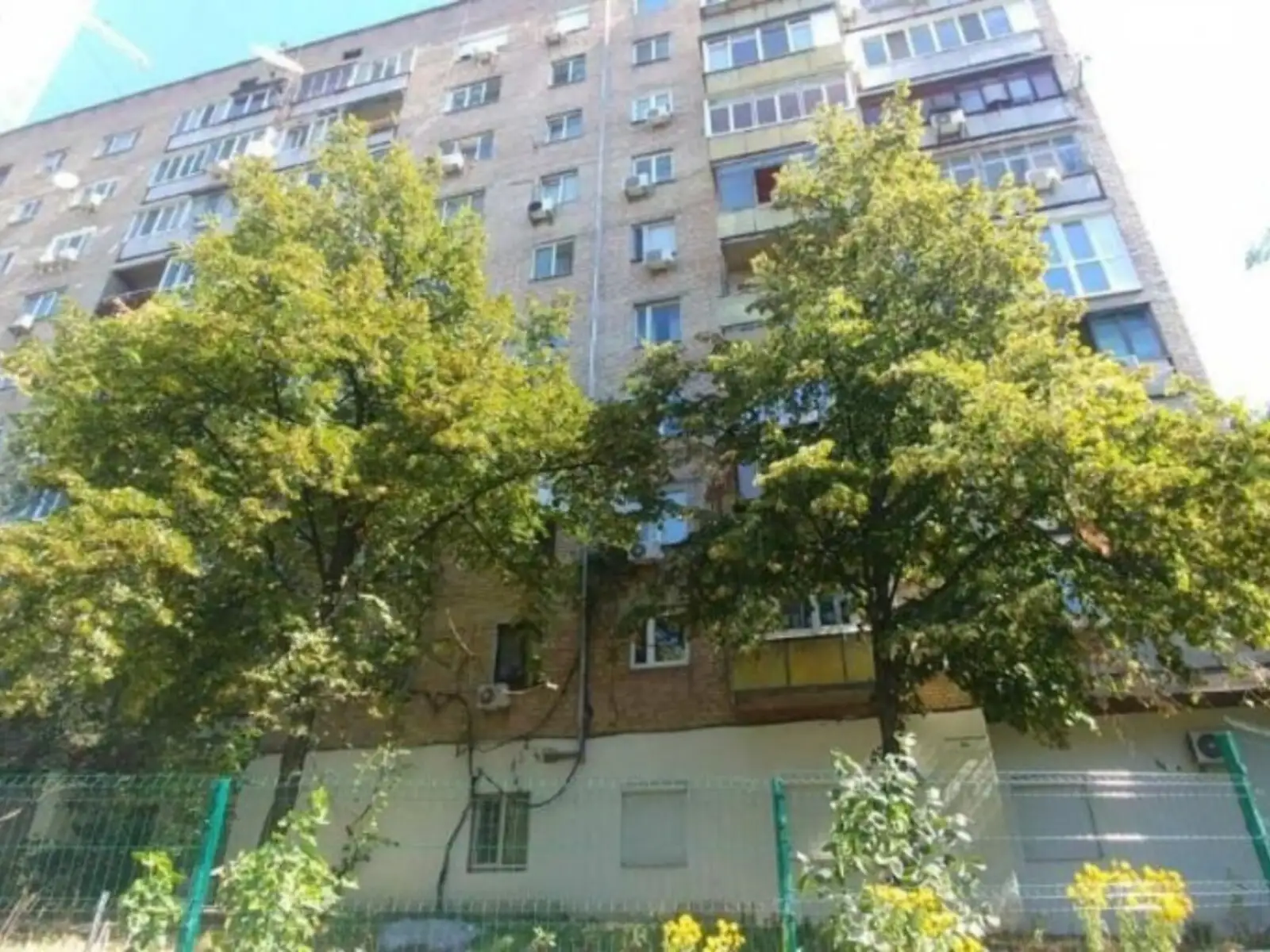 Продається 4-кімнатна квартира 85 кв. м у Києві, вул. Предславинська, 26А