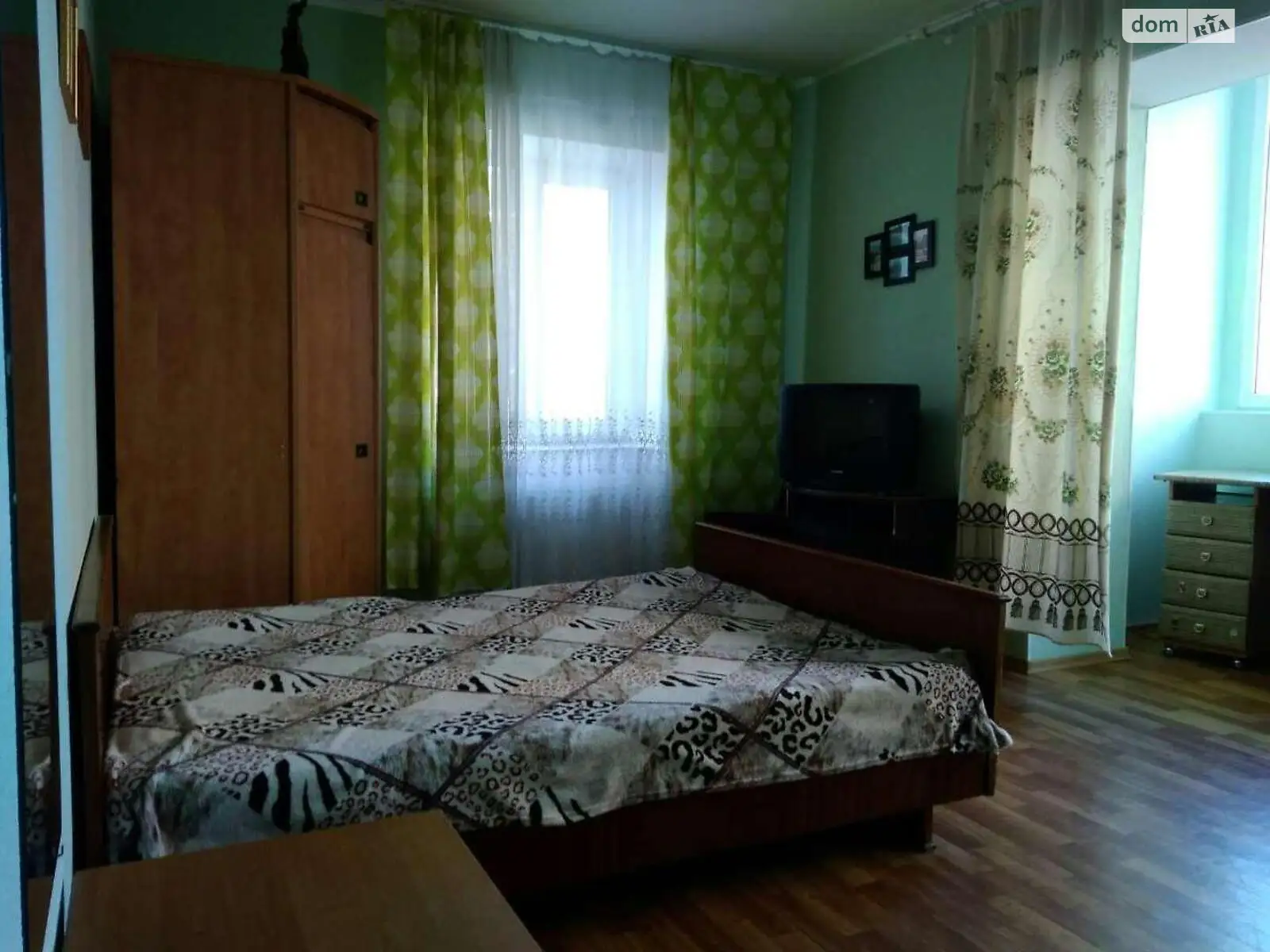 Продается 3-комнатная квартира 106.7 кв. м в Черноморске, ул. Парусная
