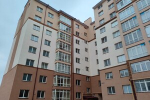 Продается 2-комнатная квартира 67.2 кв. м в Волчинце, Яблунева вулиця