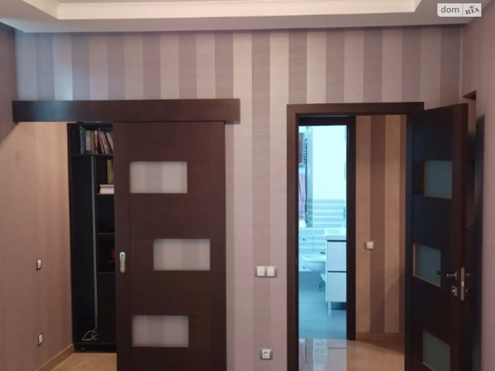 Продается 1-комнатная квартира 66 кв. м в Одессе, ул. Якова Бреуса - фото 1