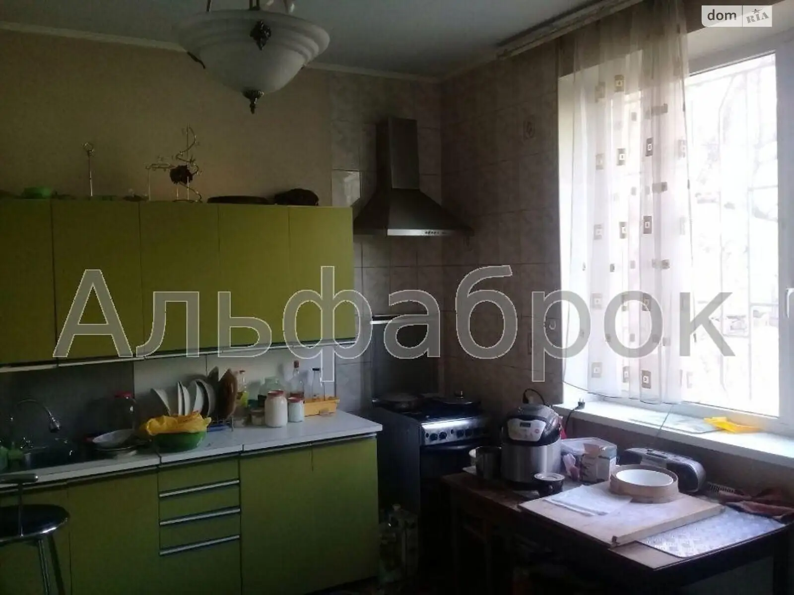 Продається будинок 2 поверховий 0.3 кв. м з каміном, цена: 421000 $