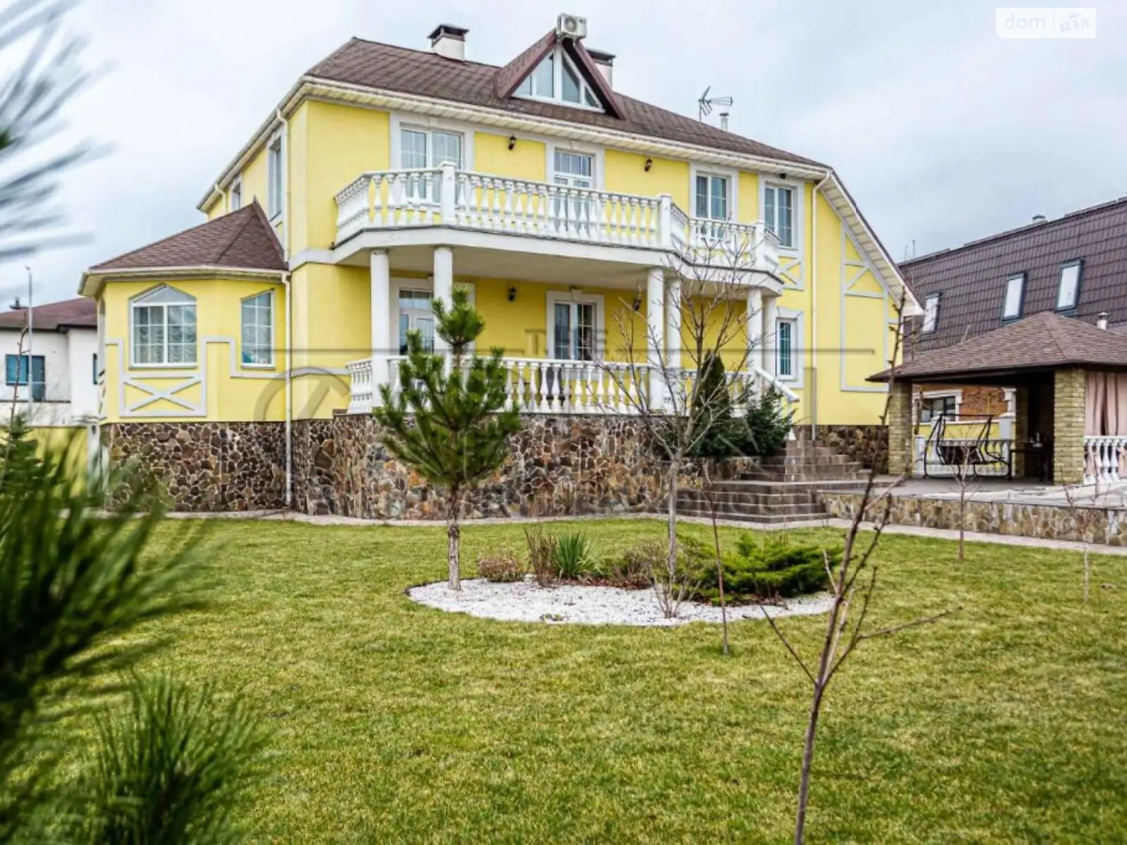 Продається будинок 3 поверховий 540 кв. м з балконом, цена: 690000 $ - фото 1