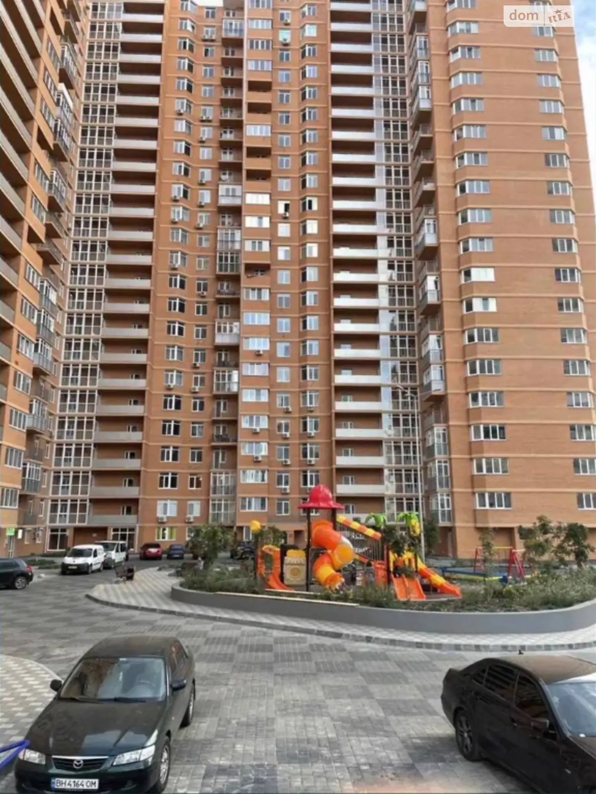 Продается 3-комнатная квартира 98 кв. м в Одессе, ул. Жаботинского, 56А