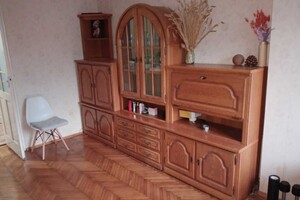Продается 3-комнатная квартира 76 кв. м в Черновцах, ул. Гагарина Юрия