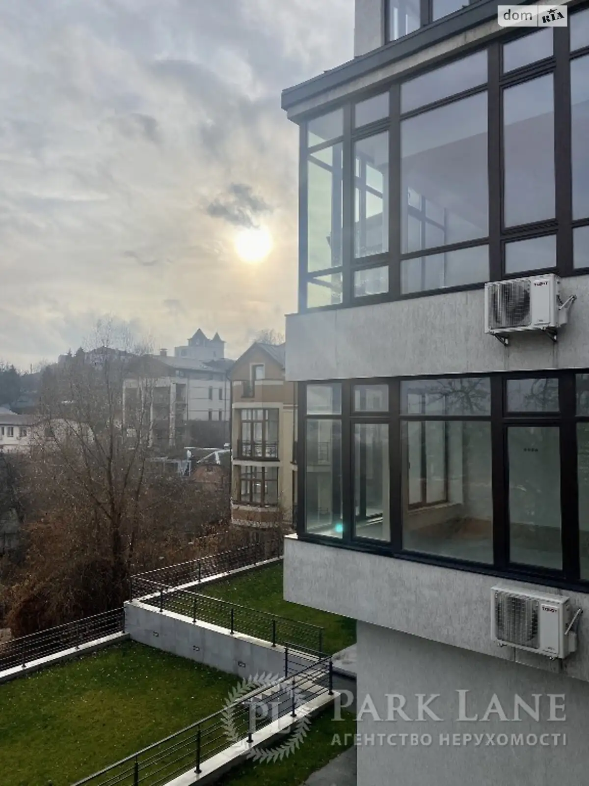 Продается дом на 3 этажа 295.2 кв. м с мебелью, цена: 995000 $ - фото 1