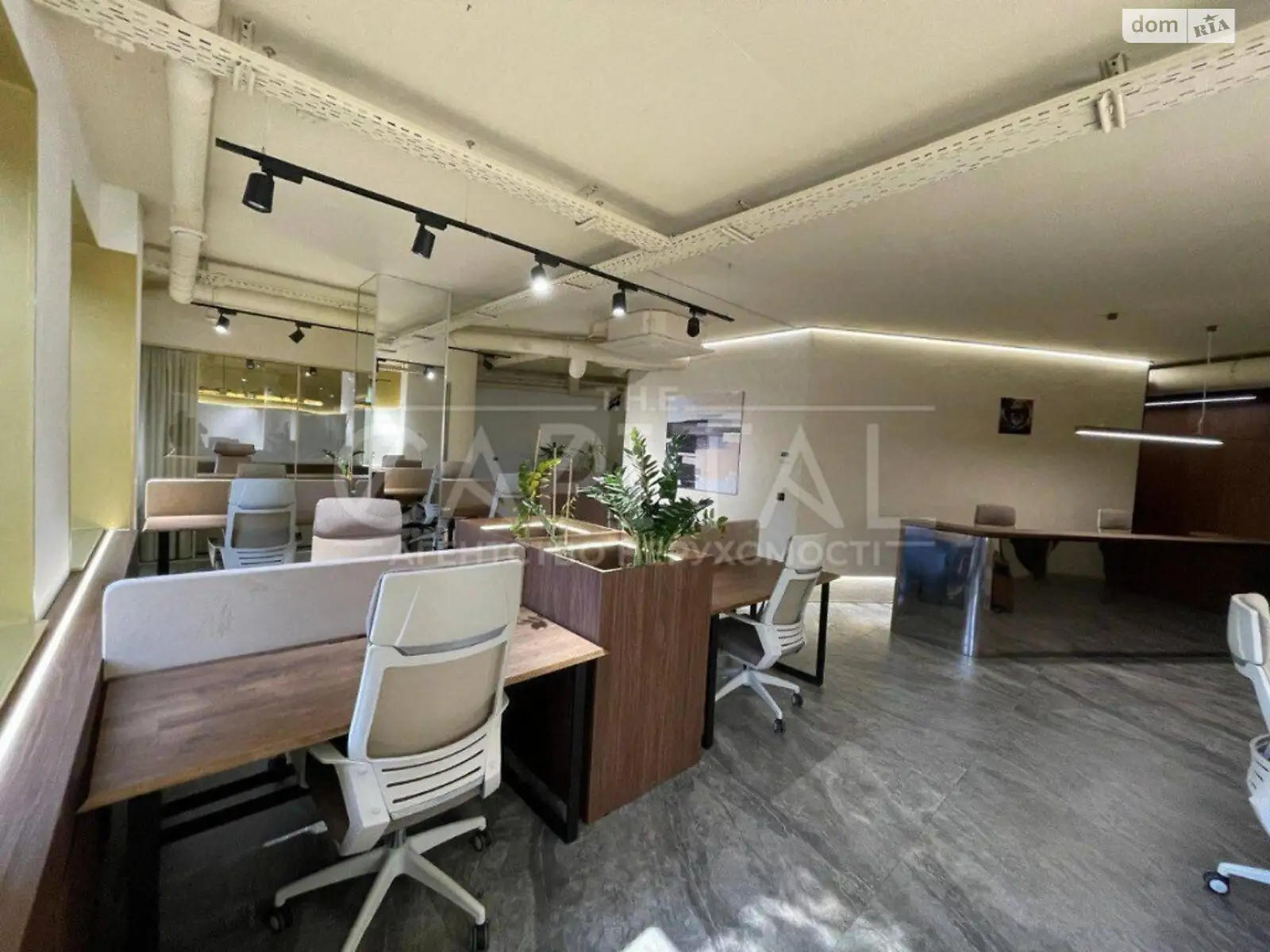 Продается офис 170 кв. м в бизнес-центре, цена: 730000 $