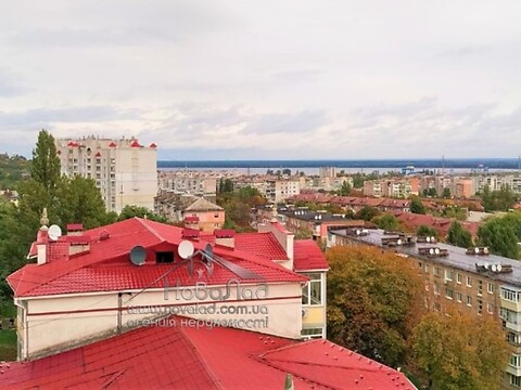 Продається 3-кімнатна квартира 74 кв. м у Вишгороді, вул. Кургузова