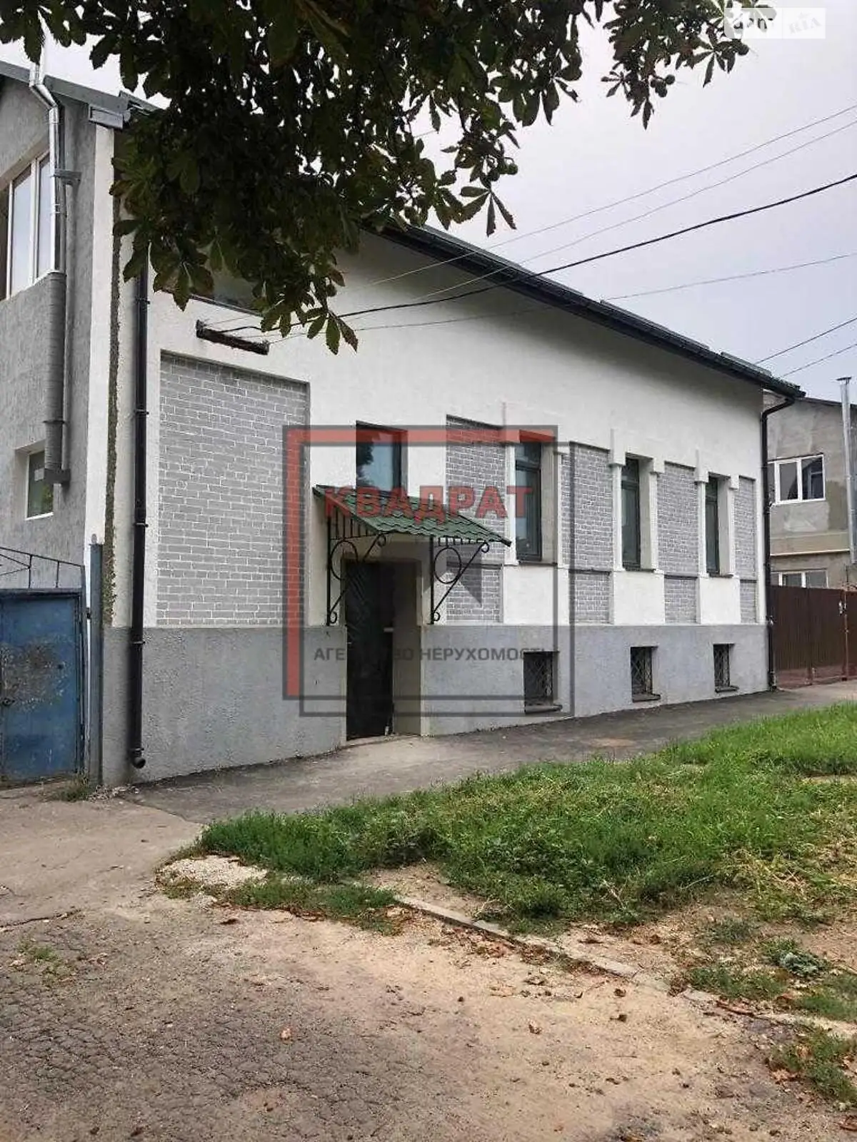 Продается дом на 3 этажа 260 кв. м с садом, цена: 260000 $ - фото 1