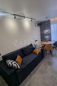 Продается 1-комнатная квартира 37 кв. м в Киеве, ул. Берковецкая