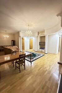 Продается 4-комнатная квартира 143 кв. м в Харькове, ул. Свободы