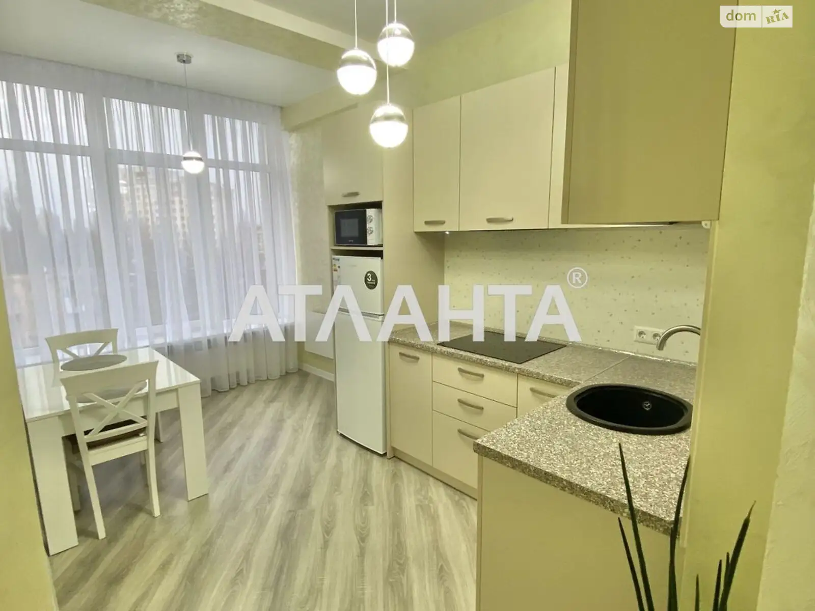 Продается 1-комнатная квартира 36 кв. м в Одессе, ул. Сегедская