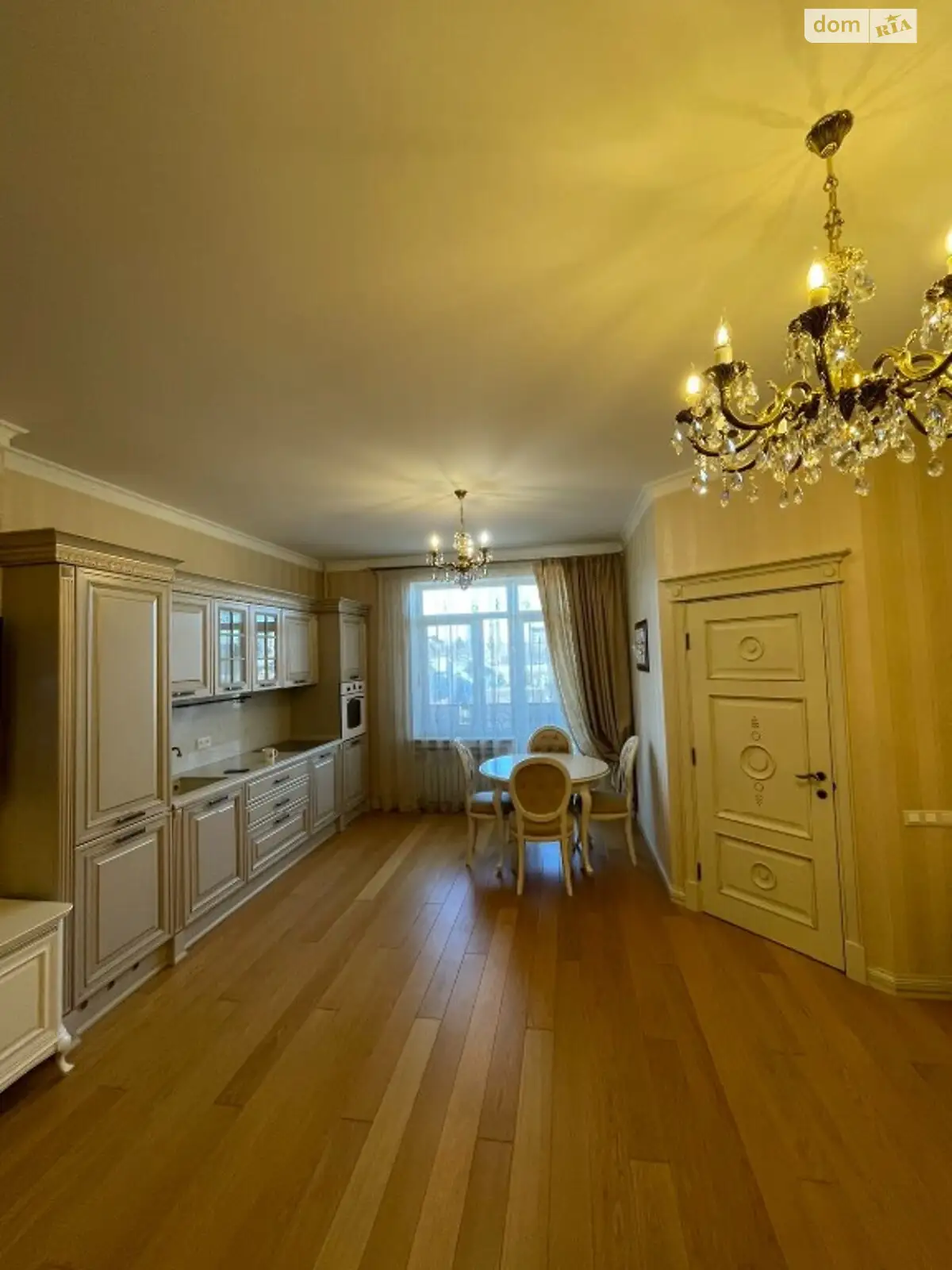 Продается 1-комнатная квартира 60 кв. м в Одессе, ул. Жуковского, 9 - фото 1