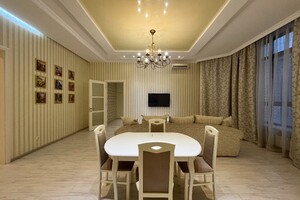 Сдается в аренду 2-комнатная квартира 100 кв. м в Одессе, цена: 650 $