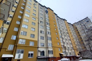 Продается 2-комнатная квартира 62 кв. м в Ивано-Франковске, ул. Галицкая