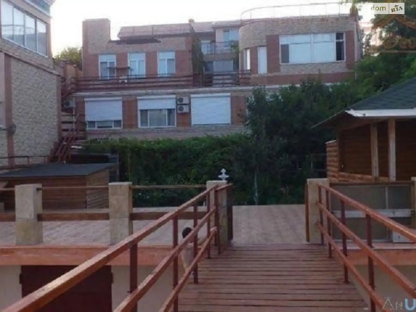 Продается одноэтажный дом 870 кв. м с балконом, цена: 680000 $ - фото 1