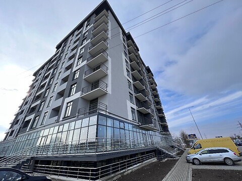 Продается 2-комнатная квартира 76.8 кв. м в Ивано-Франковске, ул. Хмельницкого Богдана