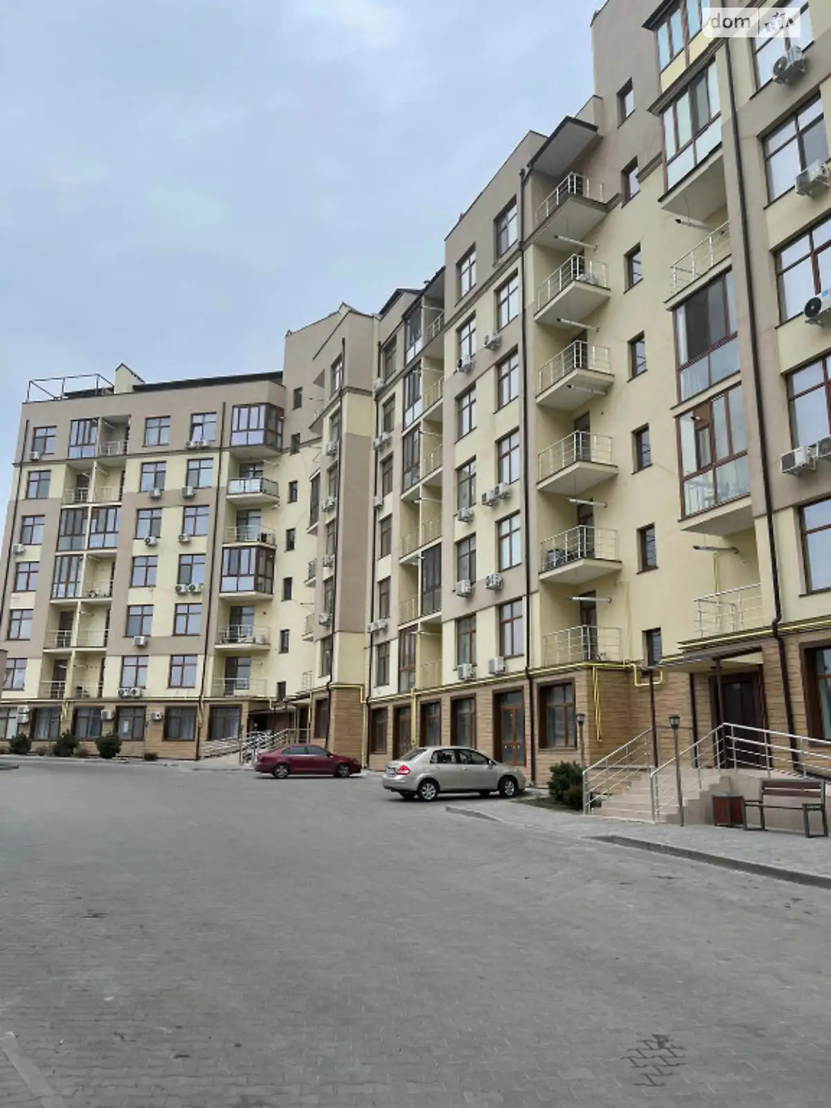 Продается 1-комнатная квартира 42 кв. м в Одессе, ул. Долгая - фото 1