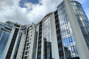 Продается 2-комнатная квартира 67.4 кв. м в Ивано-Франковске, ул. Гетьмана Ивана Мазепы