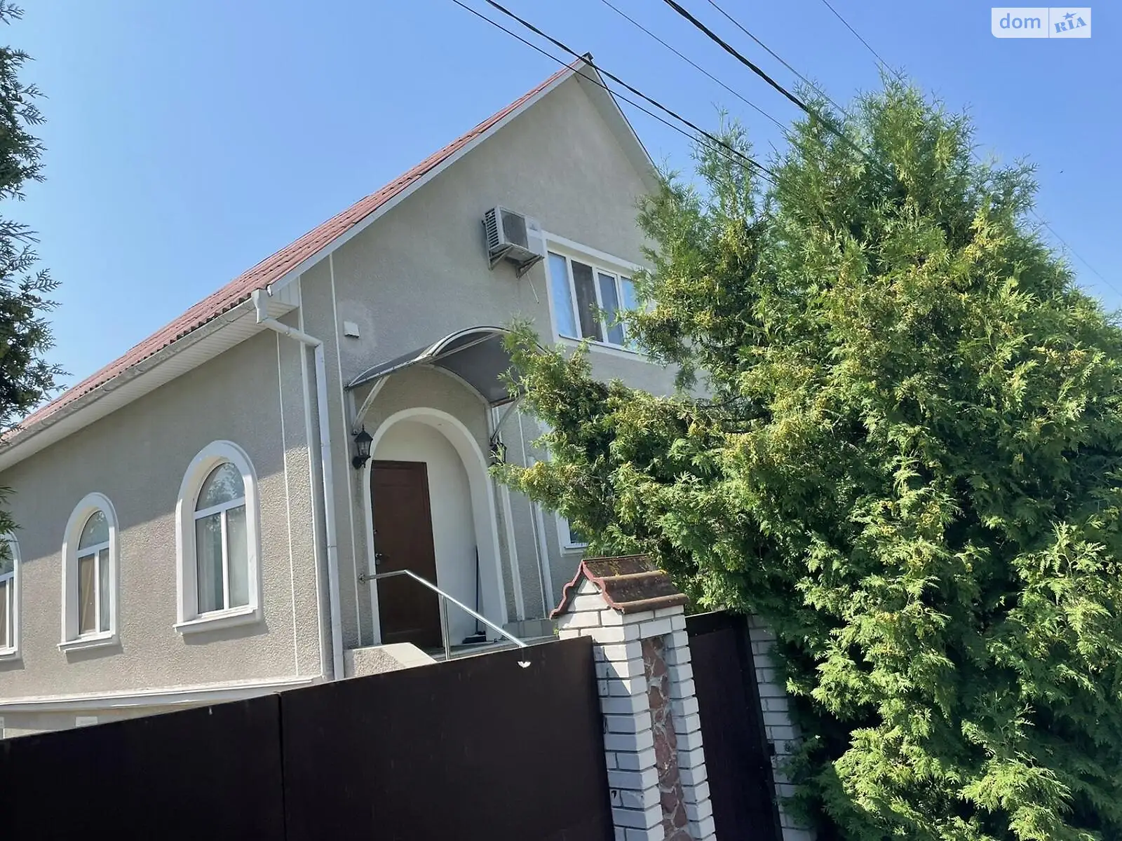 Продається будинок 3 поверховий 253 кв. м з каміном, цена: 150000 $