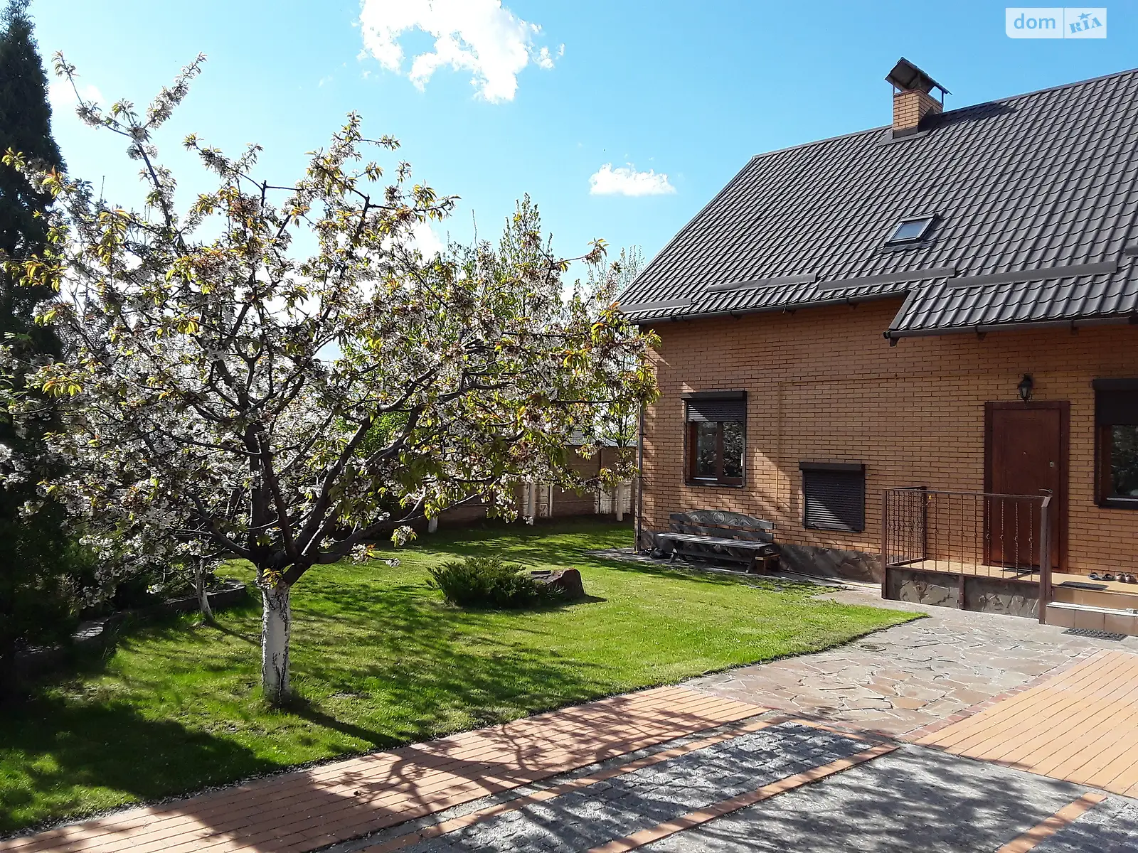 Продается дом на 2 этажа 160 кв. м с балконом, цена: 145000 $ - фото 1
