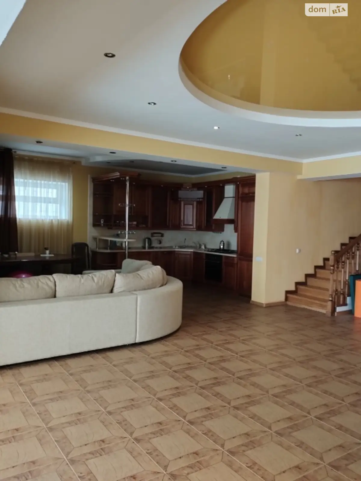 Продается дом на 3 этажа 260 кв. м с верандой, цена: 240000 $