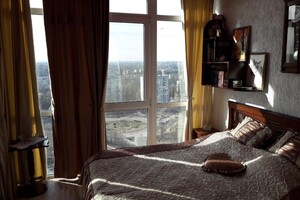 Продается 2-комнатная квартира 53 кв. м в Киеве, ул. Якуба Коласа