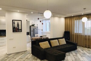 Продается 3-комнатная квартира 127 кв. м в Киеве, бул. Перова