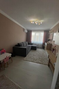 Продается 2-комнатная квартира 44 кв. м в Мукачеве, ул. Свято-Михайловская
