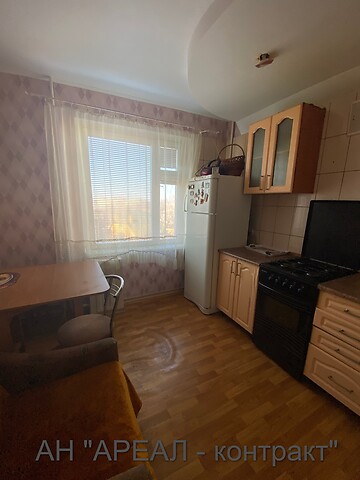 Сдается в аренду 1-комнатная квартира 44 кв. м в Запорожье, вул. Комарова