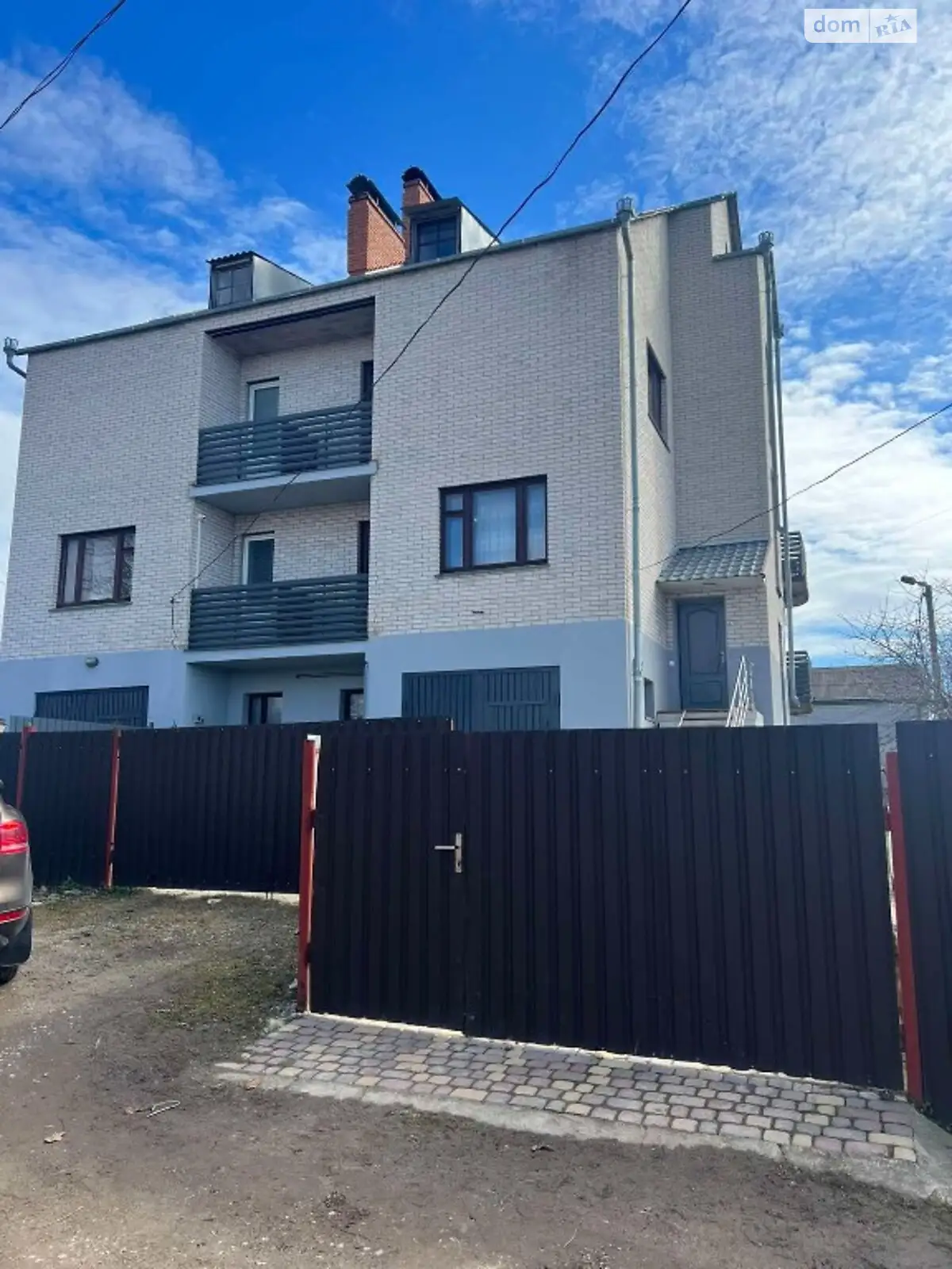 Продається частина будинку 247 кв. м з гаражем, цена: 104000 $