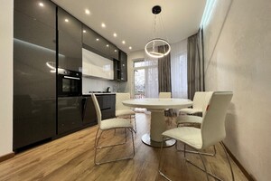 Сдается в аренду 3-комнатная квартира 113 кв. м в Львове, цена: 1200 $