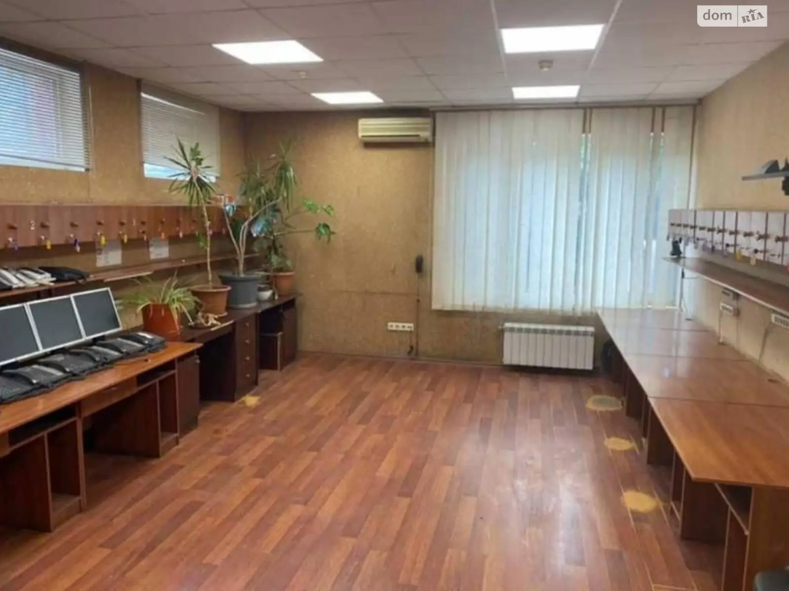 Продается офис 150 кв. м в бизнес-центре, цена: 130000 $