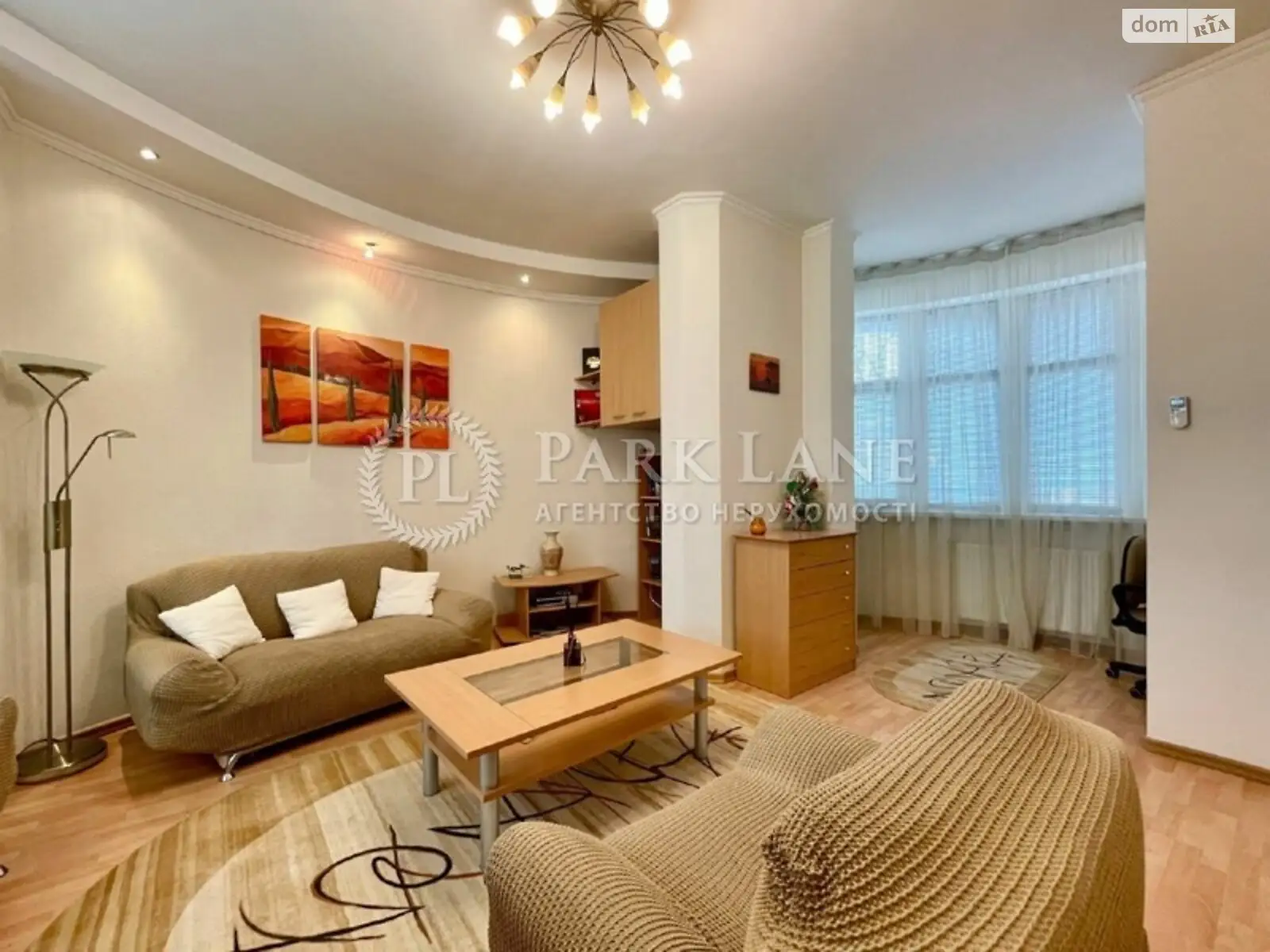 Продается 2-комнатная квартира 74 кв. м в Киеве, ул. Коновальца Евгения, 32