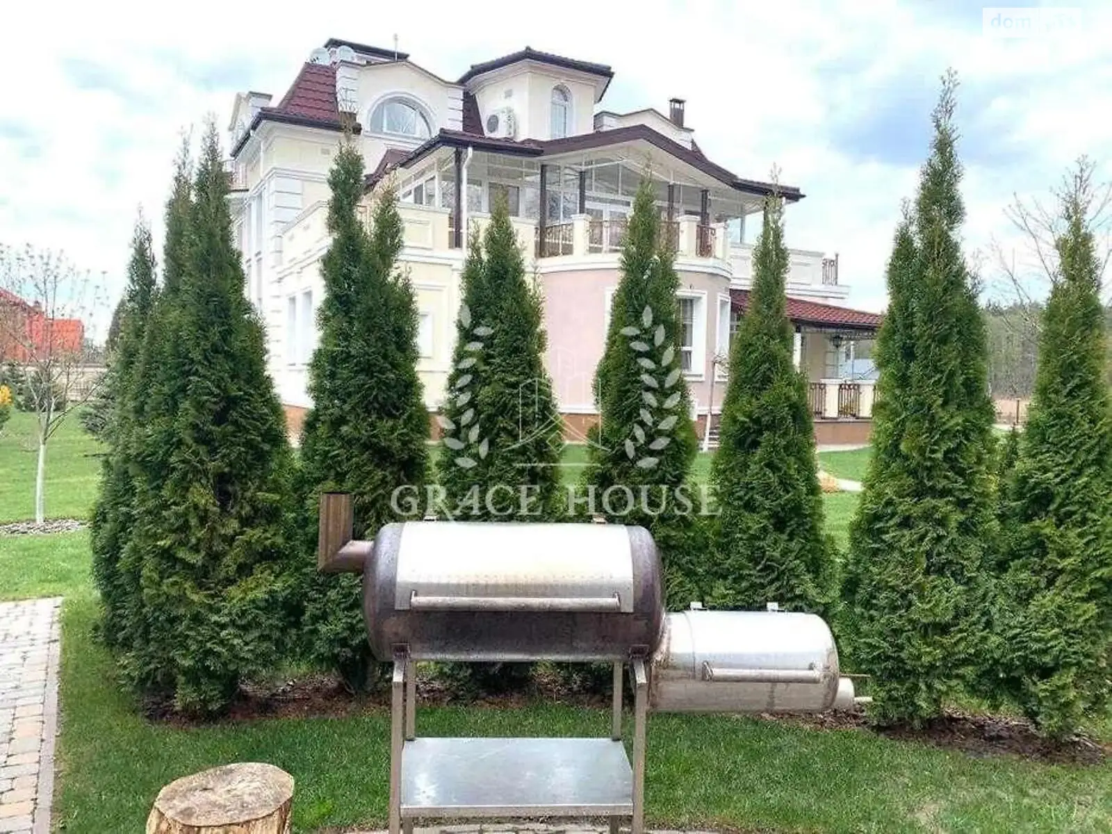 Сдается в аренду дом на 3 этажа 650 кв. м с камином, цена: 3900 $