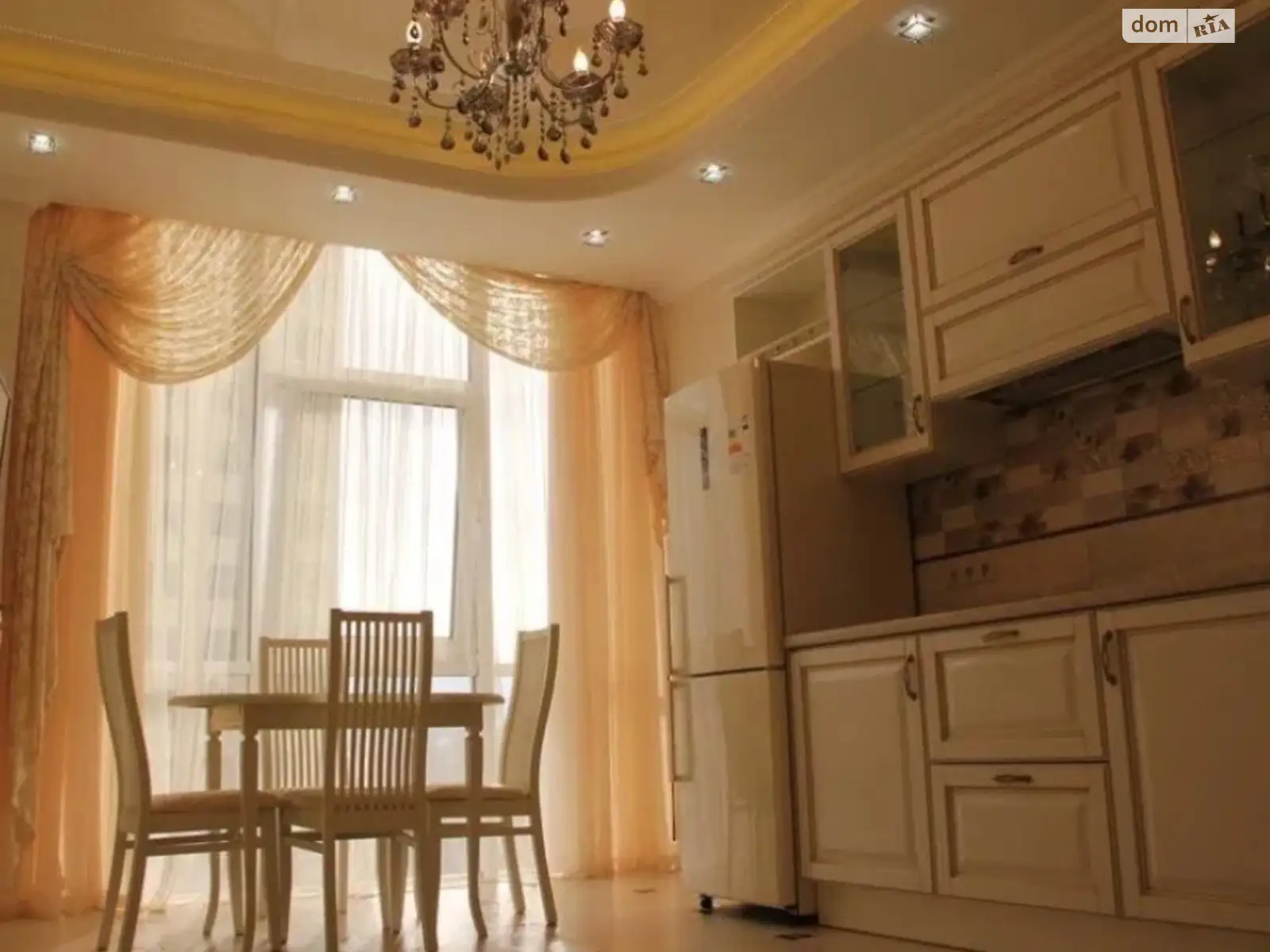 Продається 1-кімнатна квартира 60 кв. м у Одесі, плато Гагарінське, 5Б