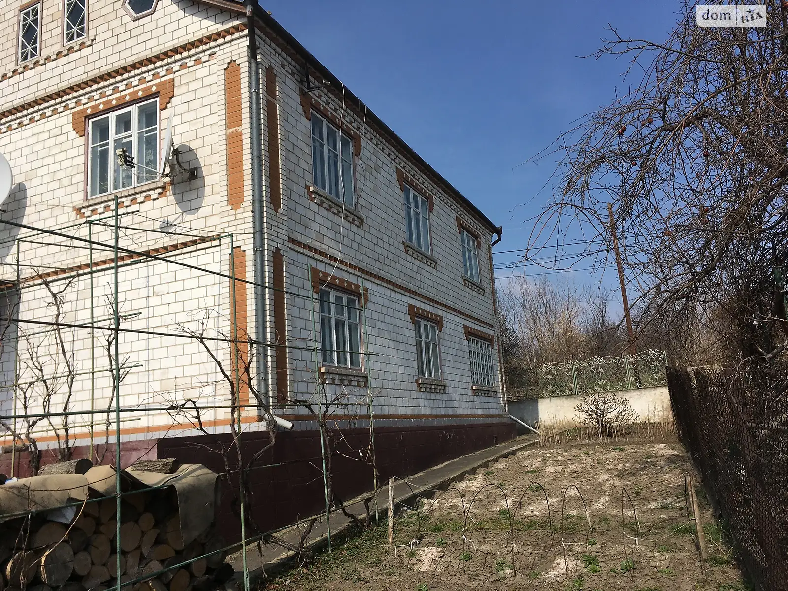 Продається будинок 2 поверховий 138 кв. м з каміном, цена: 55000 $