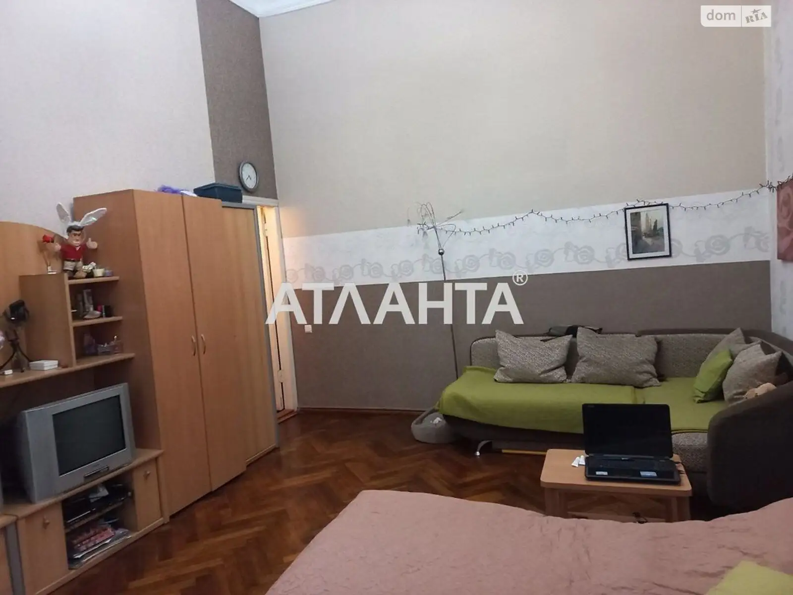 Продається 2-кімнатна квартира 55.5 кв. м у Одесі, вул. Новосельського