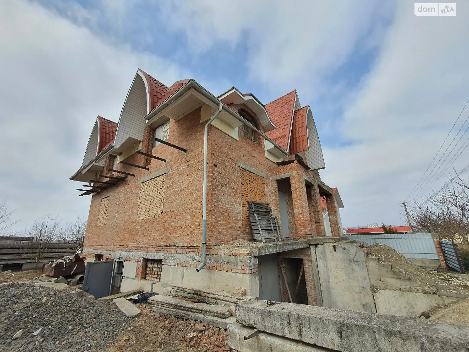 Продається будинок 2 поверховий 270 кв. м з каміном, цена: 47000 $