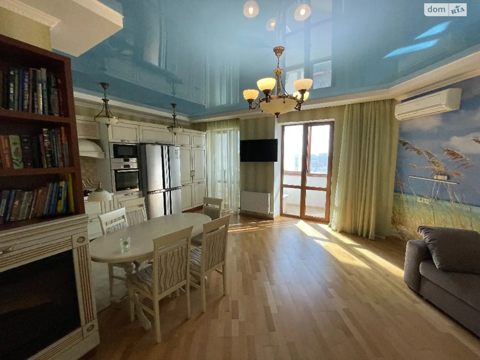 Продается 1-комнатная квартира 49 кв. м в Одессе, ул. Новосельского - фото 1