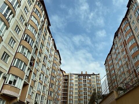 Продается 1-комнатная квартира 49 кв. м в Черновцах, ул. Героев Майдана