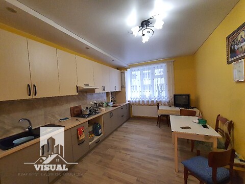 Продается 2-комнатная квартира 62.2 кв. м в Хмельницком, ул. Кармелюка