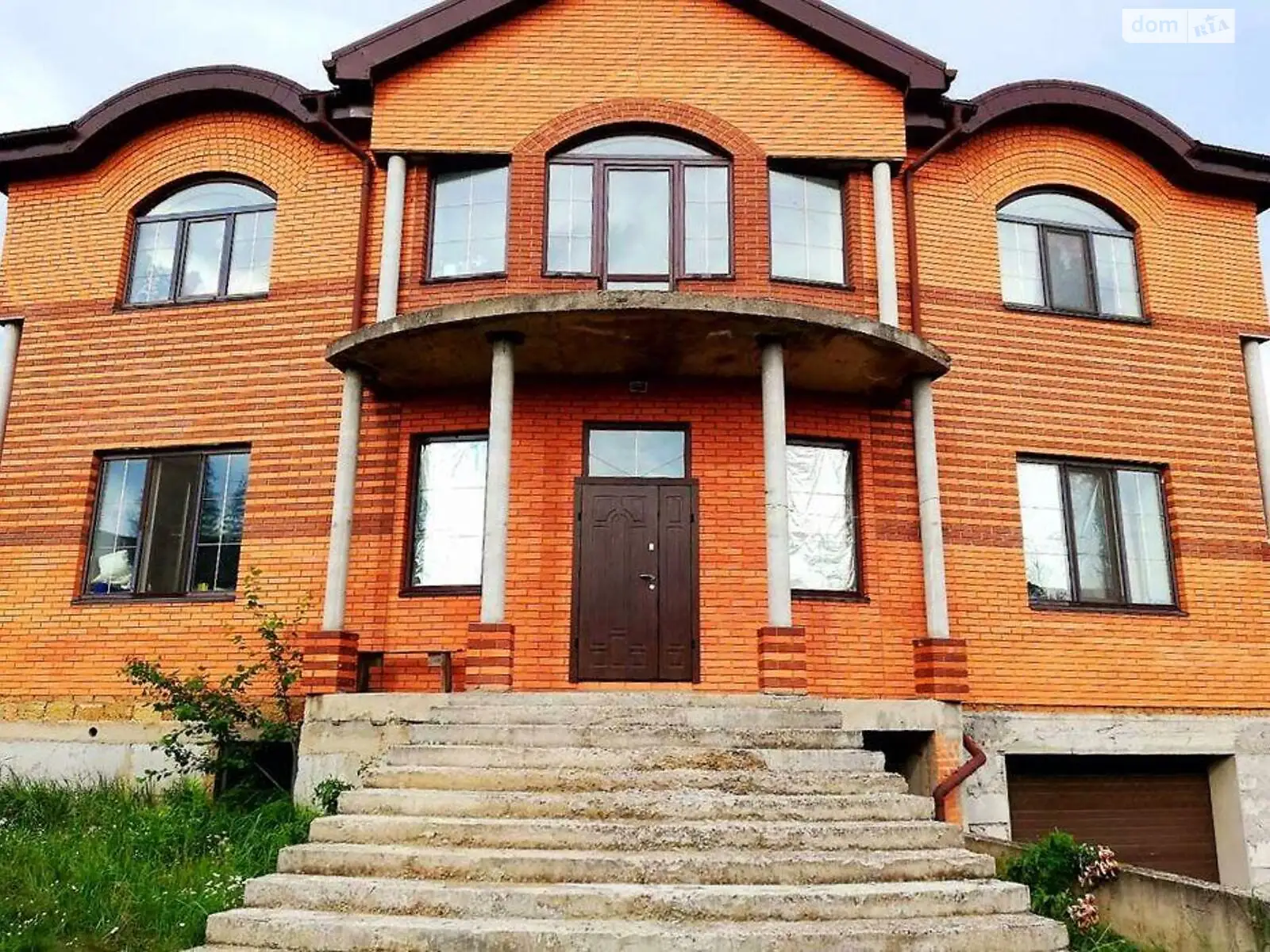 Продается дом на 2 этажа 340 кв. м с камином, цена: 180000 $ - фото 1