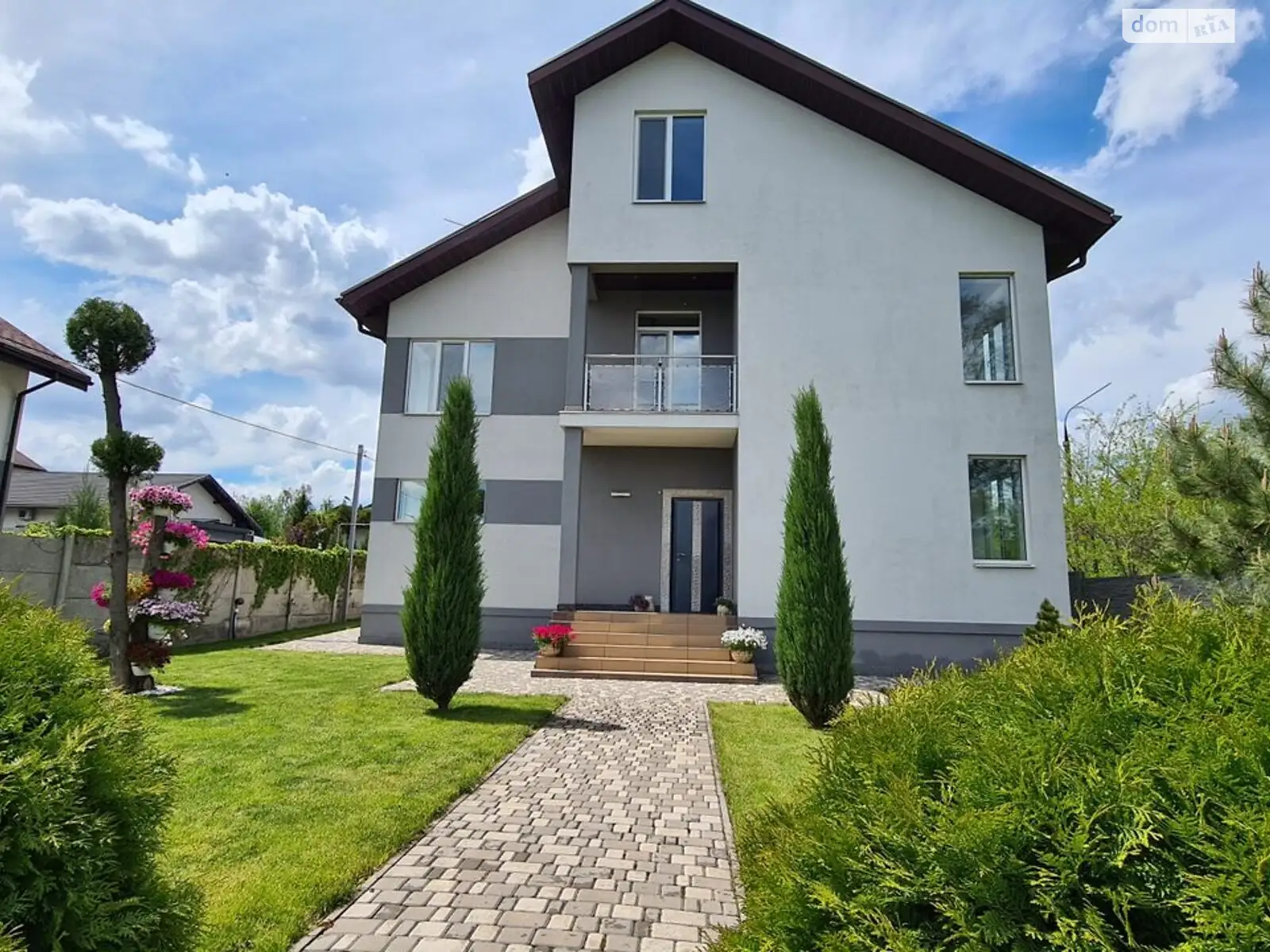 Продается дом на 3 этажа 275 кв. м с балконом, цена: 243000 $ - фото 1