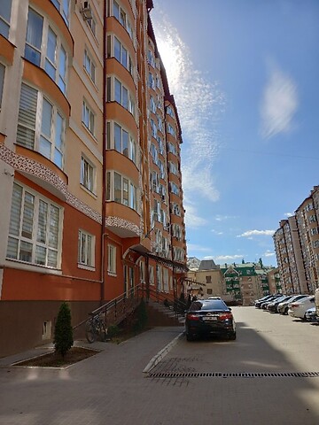 Продается 2-комнатная квартира 41 кв. м в Черновцах, цена: 57000 €